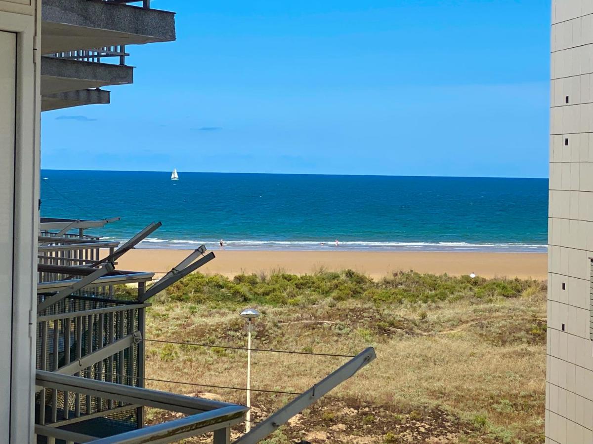 Piso Primera Linea de Playa Laredo Exterior foto
