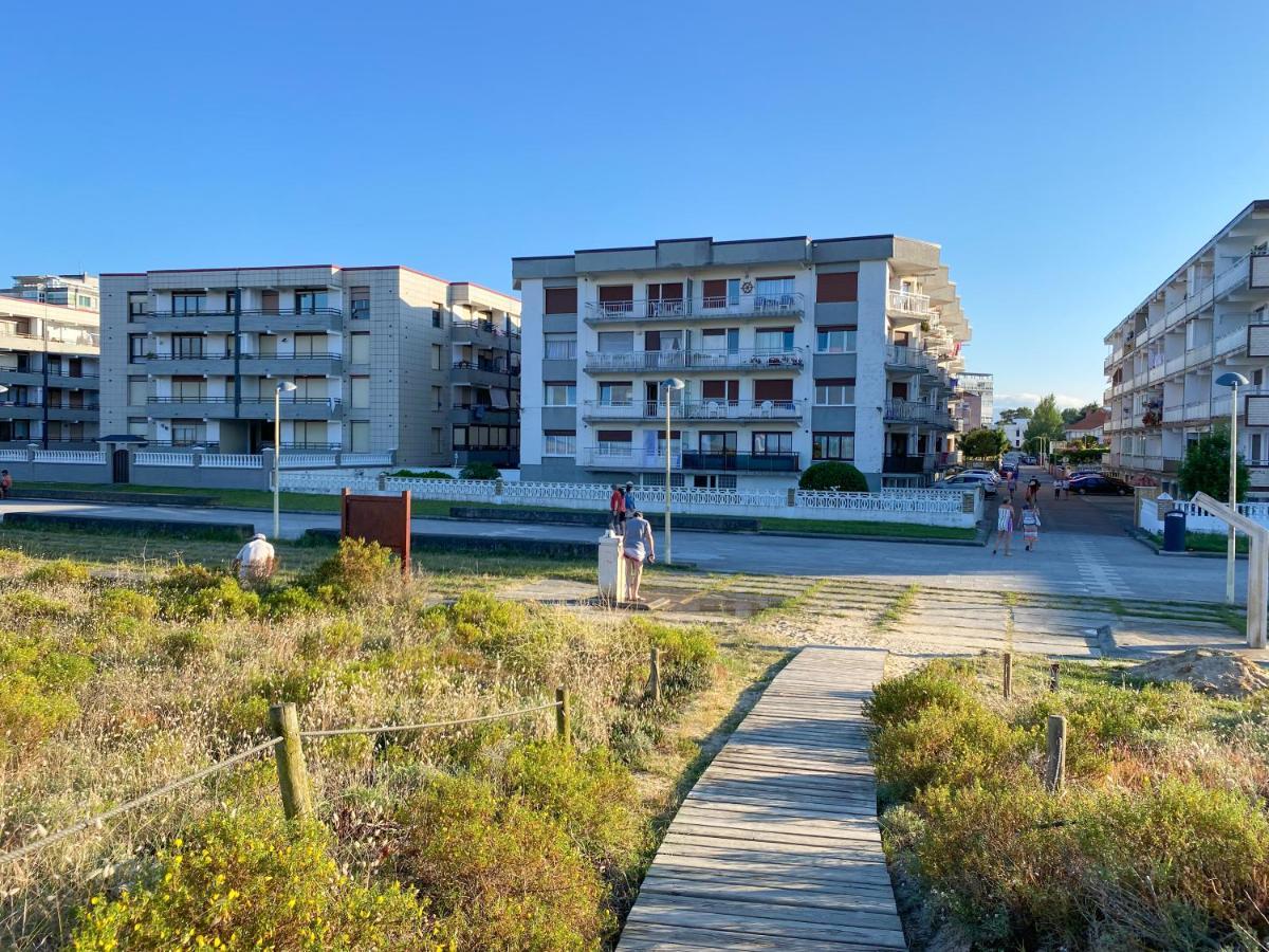 Piso Primera Linea de Playa Laredo Exterior foto
