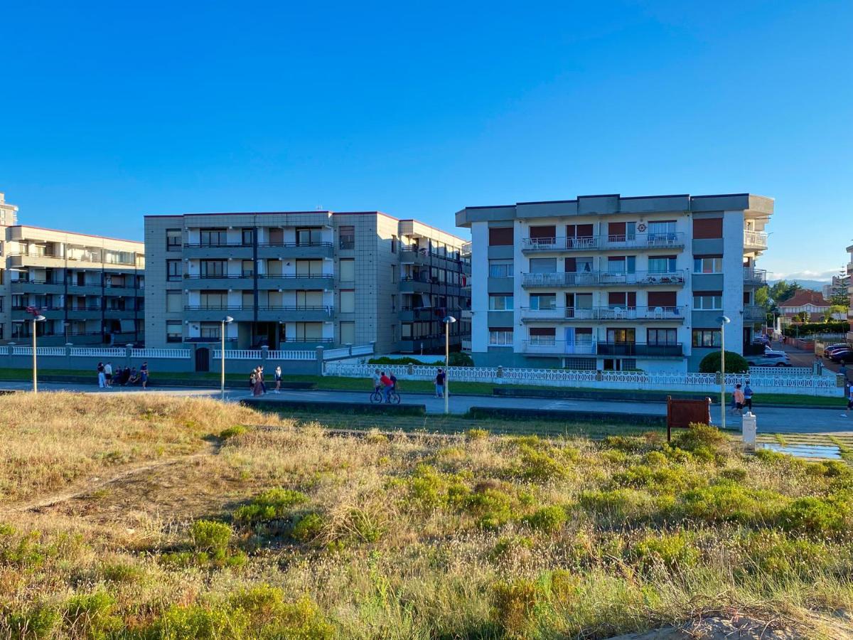 Piso Primera Linea de Playa Laredo Exterior foto