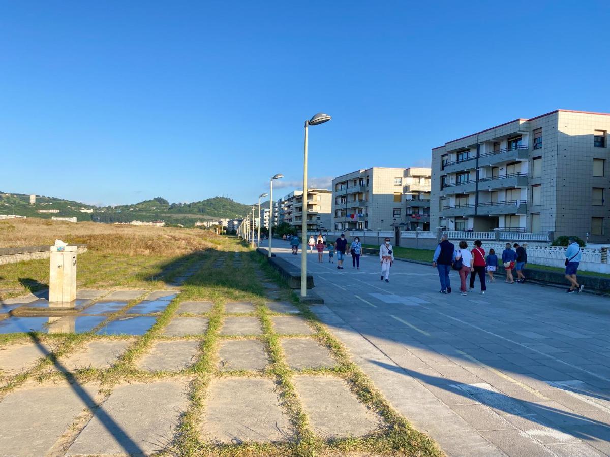 Piso Primera Linea de Playa Laredo Exterior foto